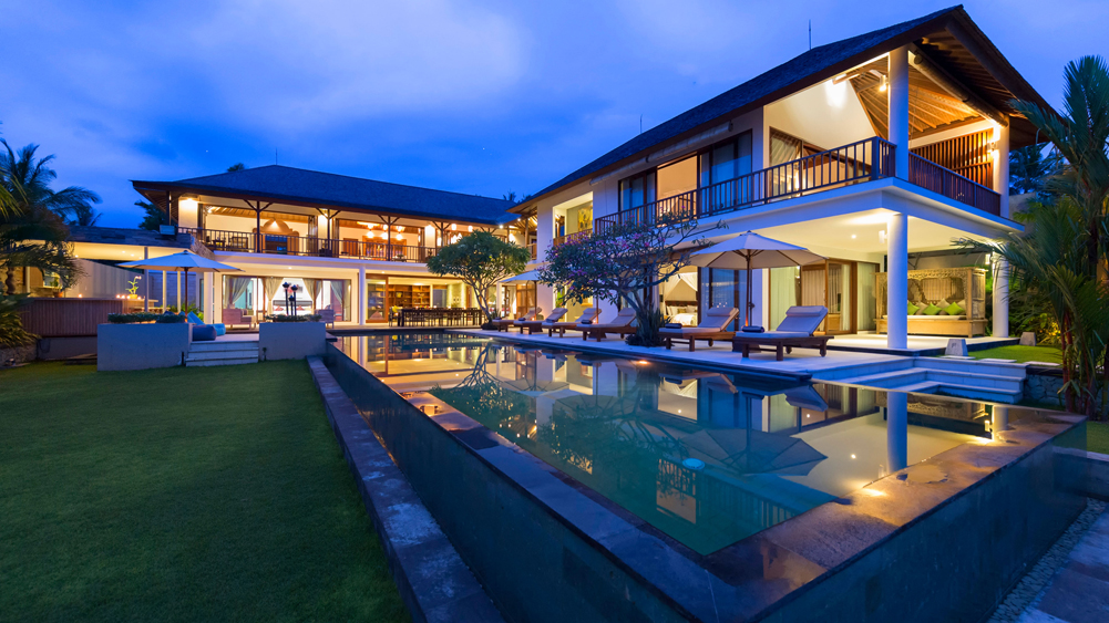 Villa Asada - Serene villa at dusk